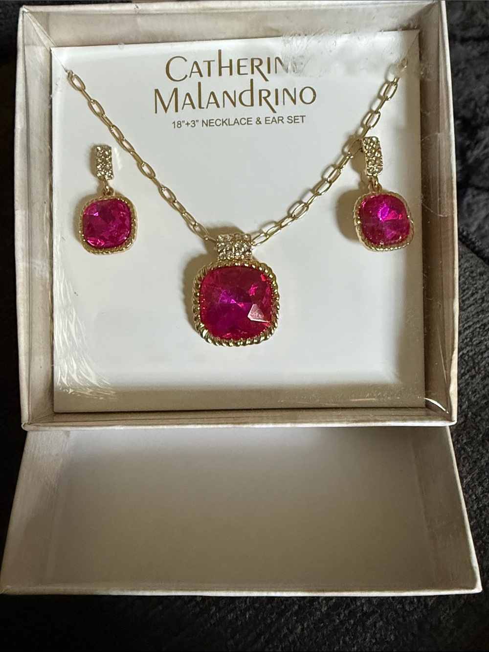 NWT in box Catherine Malandrino Gold-Tone 18” Necklace & er set in hot pink